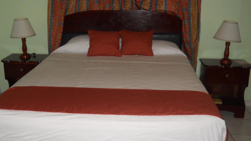 Tropical Court Inn New Кингстон Номер фото