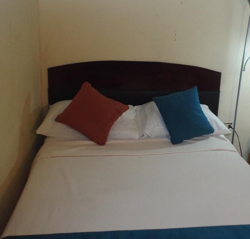 Tropical Court Inn New Кингстон Номер фото