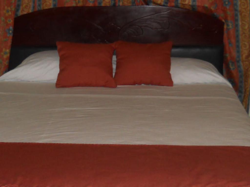 Tropical Court Inn New Кингстон Номер фото