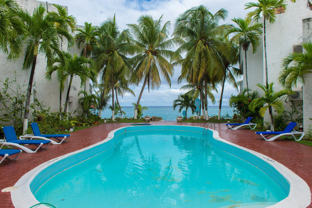Tropical Court Inn New Кингстон Экстерьер фото