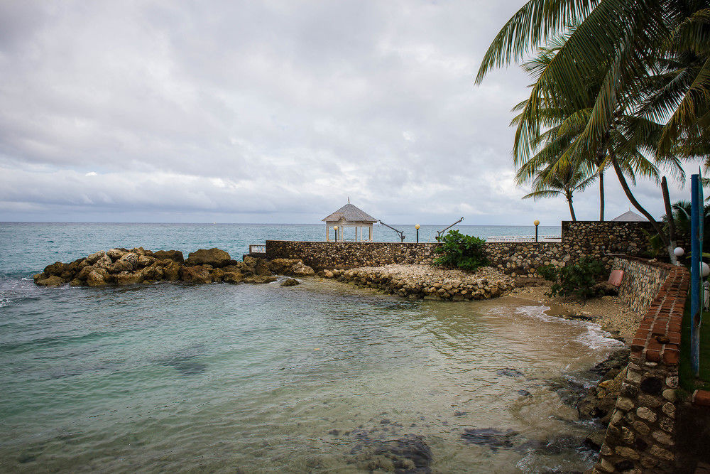 Tropical Court Inn New Кингстон Экстерьер фото