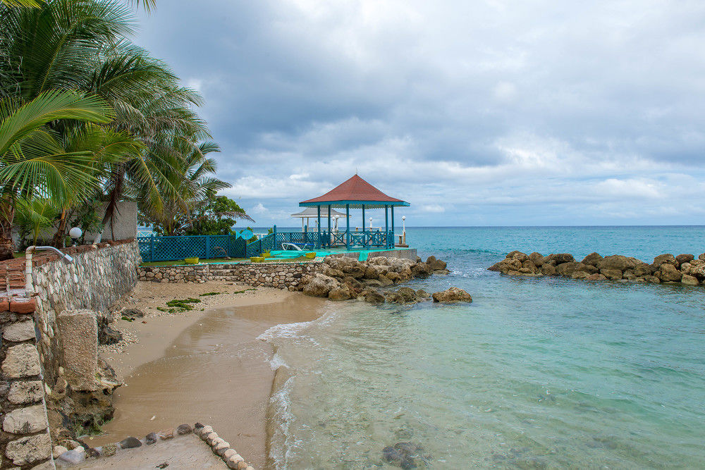 Tropical Court Inn New Кингстон Экстерьер фото
